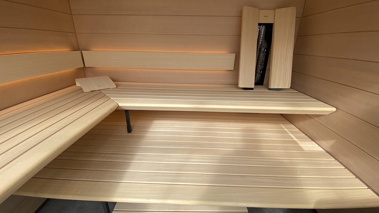 KLAFS Aura sauna su infraraudonųjų spindulių sėdyne