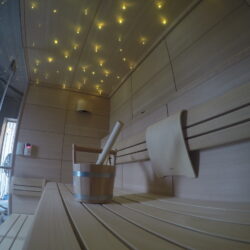 KLAFS Lounge Sauna Polar Starry Sky su žvaigždėtu dangumi