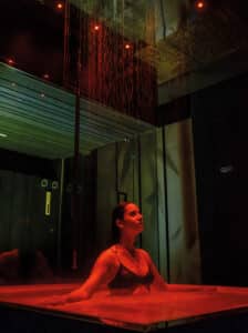 Aquaform planetea dušas virš baseino