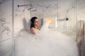 KLAFS Espuro Cloud SPA automatinis skystų putų įrenginys voniai kuris įrengiamas ant sienos ar pastatomas